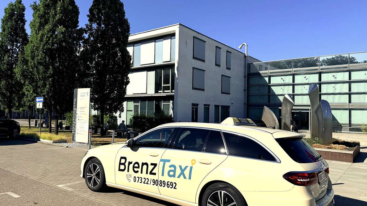 Brenz Taxi Mercedes E-Klasse am Ostalb-Klinikum in Aalen